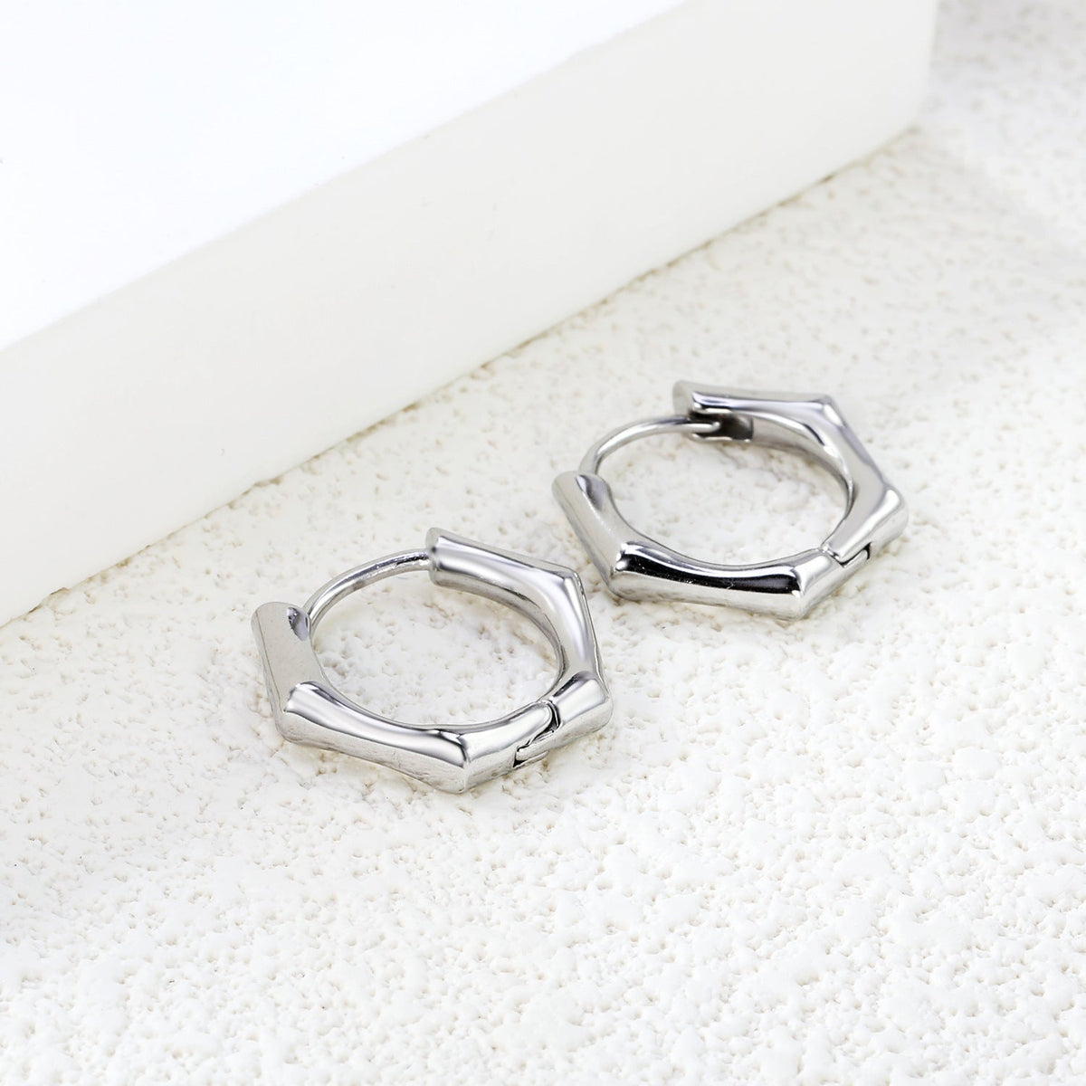 Créoles polygonales modernes pour femme