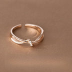Bague ouverte pour femme avec détails vagues et zircone