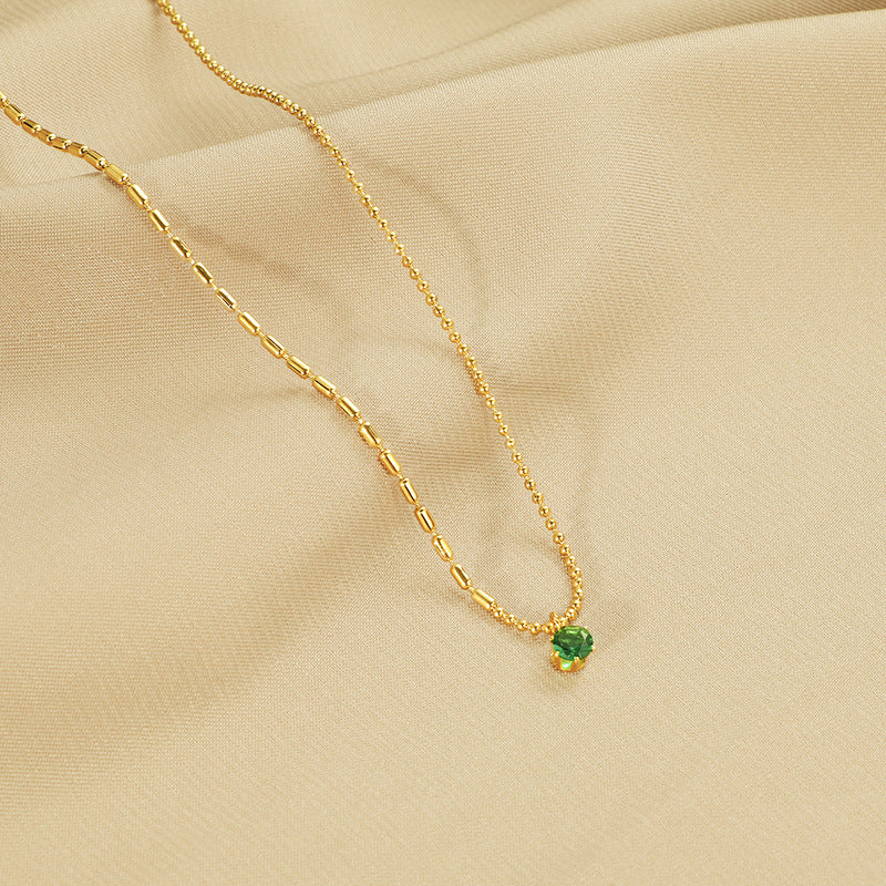 Collier pour femme plaqué or avec accent émeraude