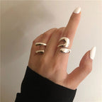 Bague ouverte pour femme au design moderne