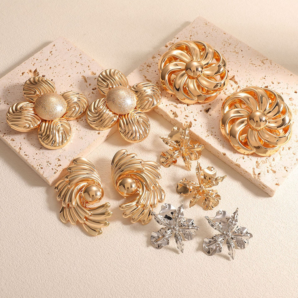 Boucles d'oreilles pour femme au design floral artistique