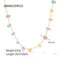 Collier pour femme avec cristaux facettés colorés et chaîne dorée délicate