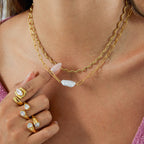 Collier rigide ondulé élégant pour femme