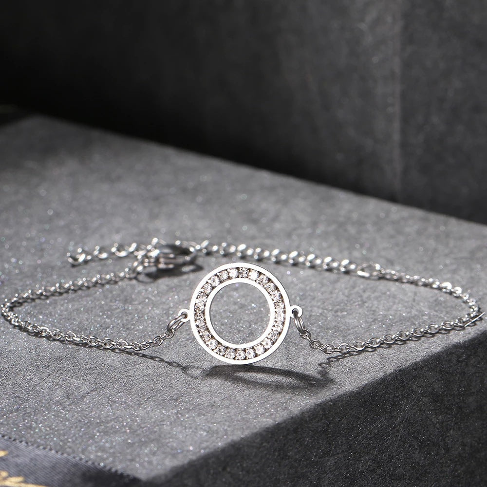Bracelet délicat pour femme avec anneau en cristal