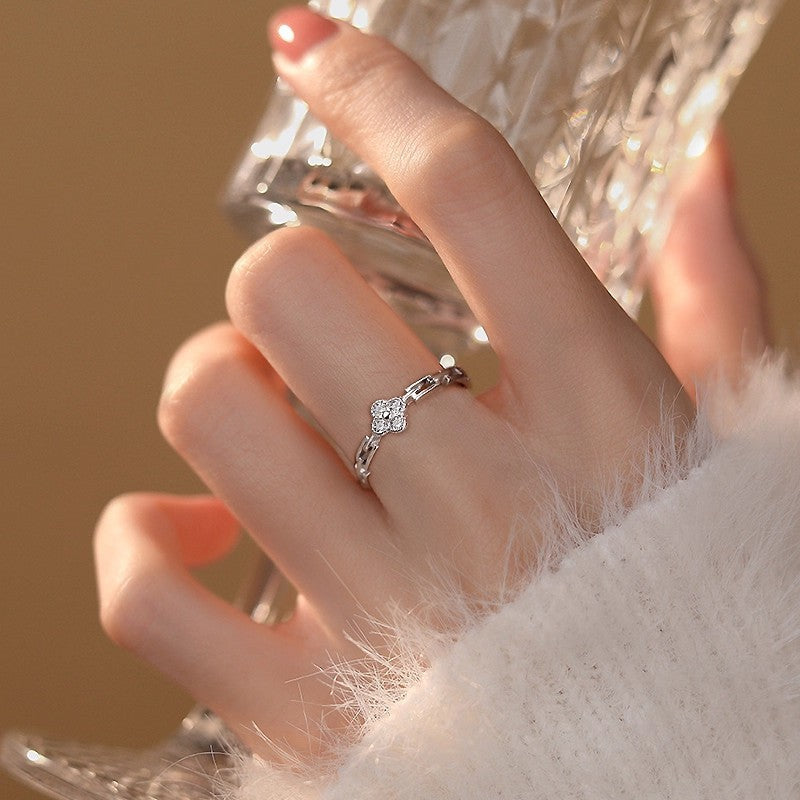 Bague fine pour femme avec zircone élégante