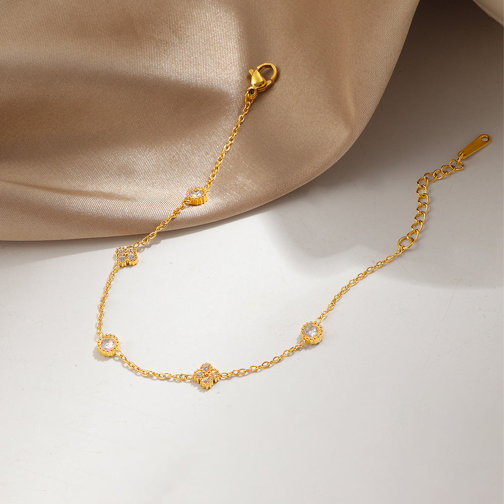 Bracelet de cheville délicat doré et réglable avec cristaux