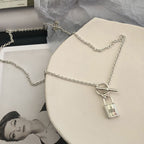 Collier pour femme avec pendentif cadenas unique