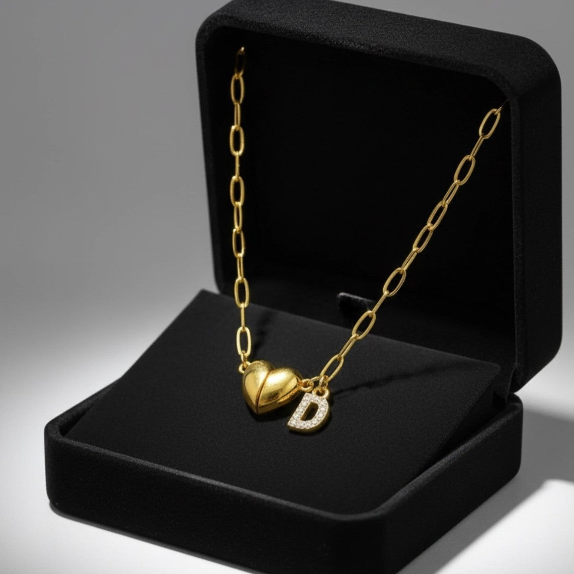 Collier pour femme avec pendentif cœur et lettre