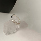 Bague en argent pour femme avec texture artistique