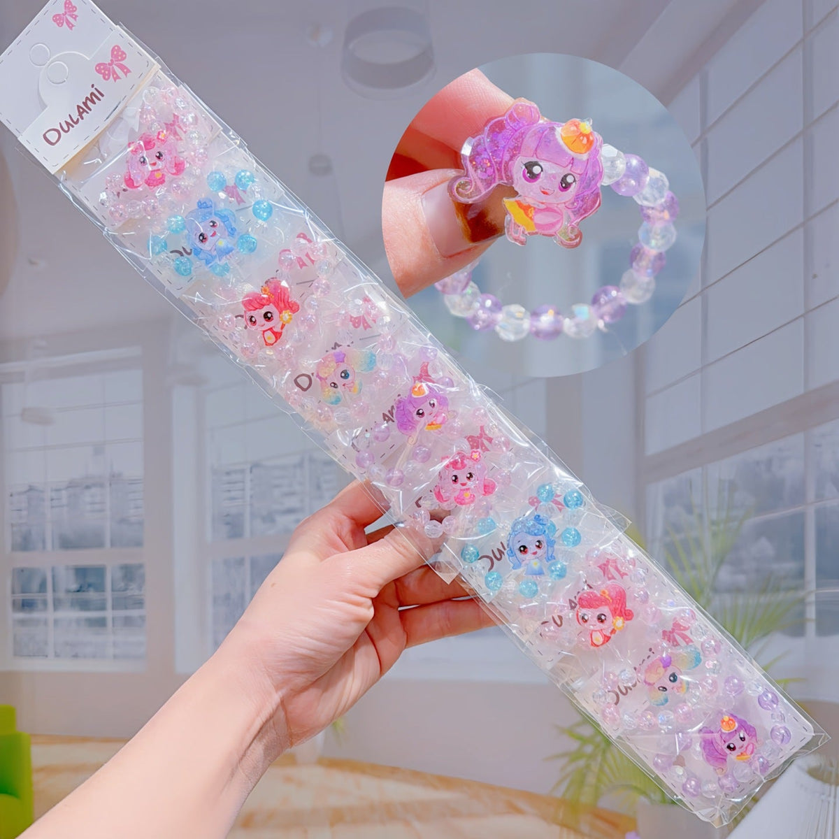 Bracelet fantaisie avec breloques dessin animé