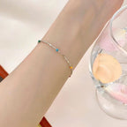 Bracelet à chaîne et perles multicolores délicat
