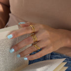 Bague élégante et hypoallergénique pour femme au design tressé