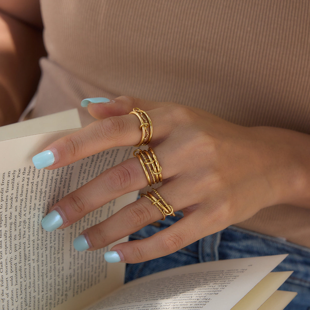 Bague élégante et hypoallergénique pour femme au design tressé