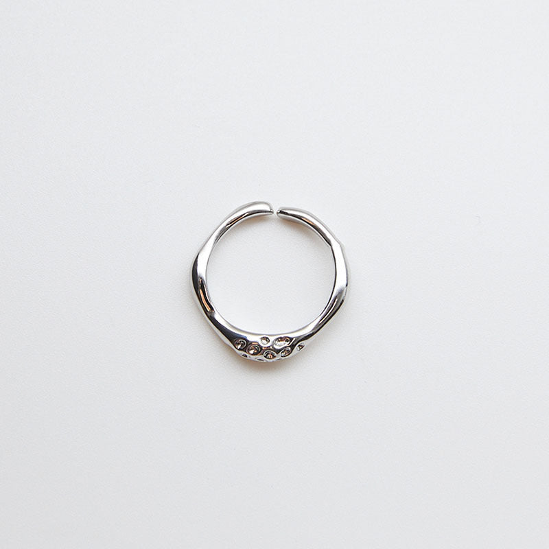 Bague ouverte pour femme au design texturé