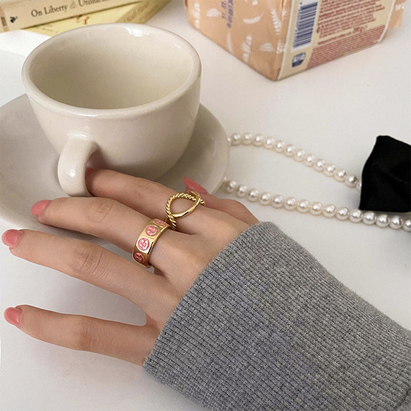 Bague pour femme au design ludique et moderne