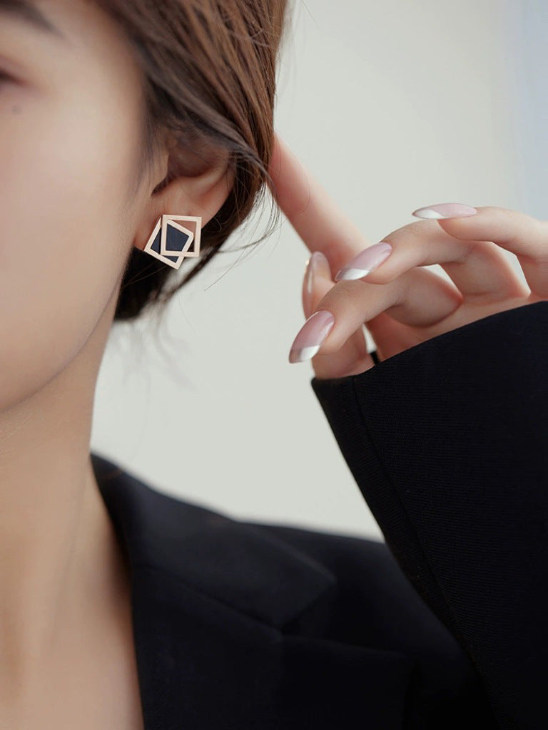 Boucles d'oreilles géométriques superposées pour femme