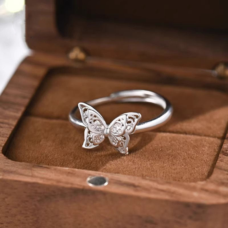 Bague papillon délicate pour femme avec détails fins