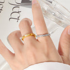 Bague fine pour femme avec détails en zircone