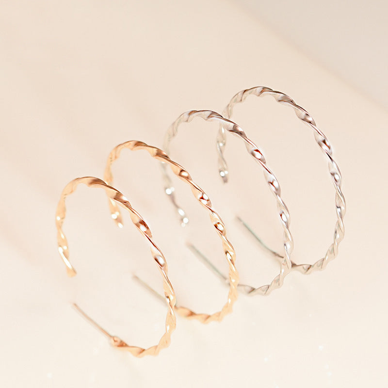 Boucles d'oreilles pour femme au design incurvé moderne
