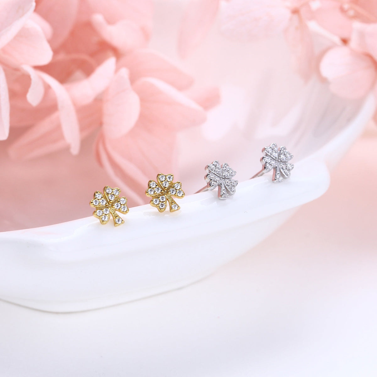 Boucles d'oreilles puces trèfle en argent sterling 925