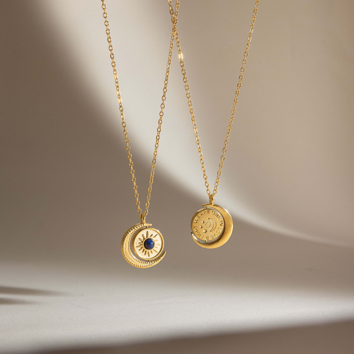 Collier pour femme avec pendentif lune et soleil en acier inoxydable
