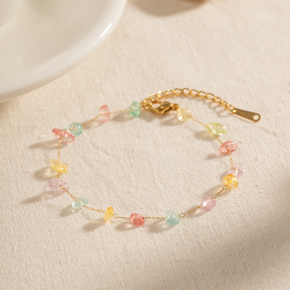 Collier pour femme avec cristaux facettés colorés et chaîne dorée délicate