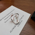 Bague pour femme au design fluide unique