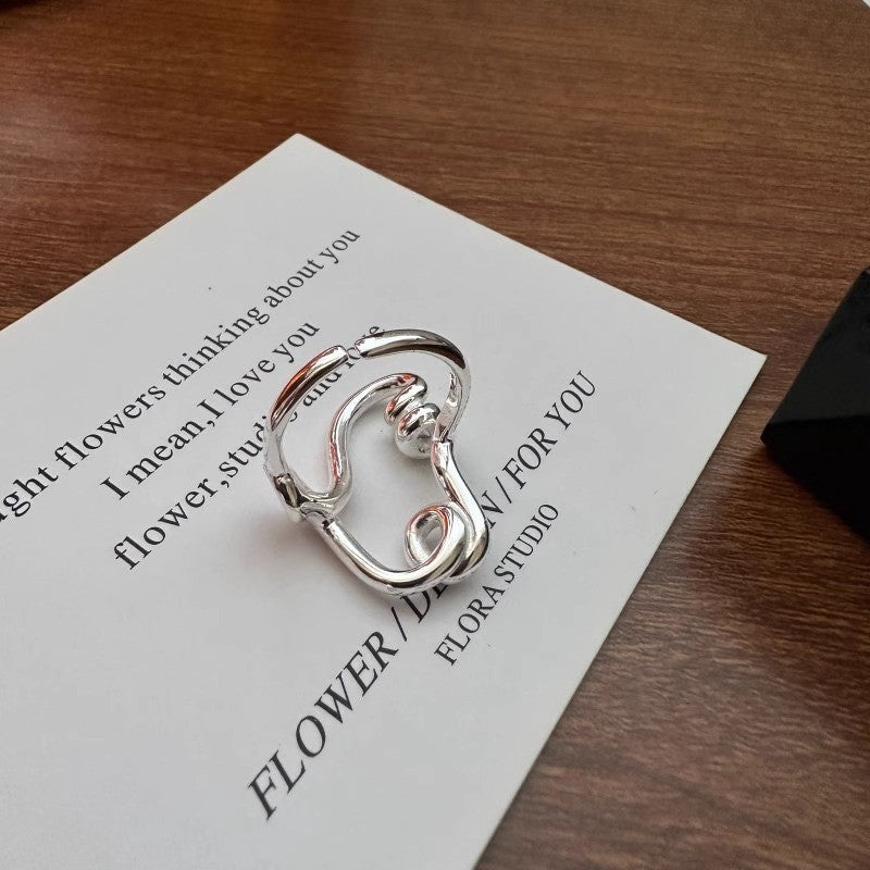 Bague pour femme au design fluide unique