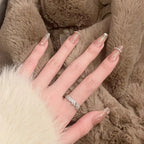 Bague moderne pour femme avec zircons