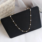 Collier de perles délicat avec chaîne dorée fine