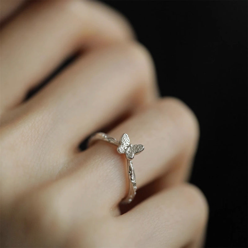 Bague fine pour femme motif papillon