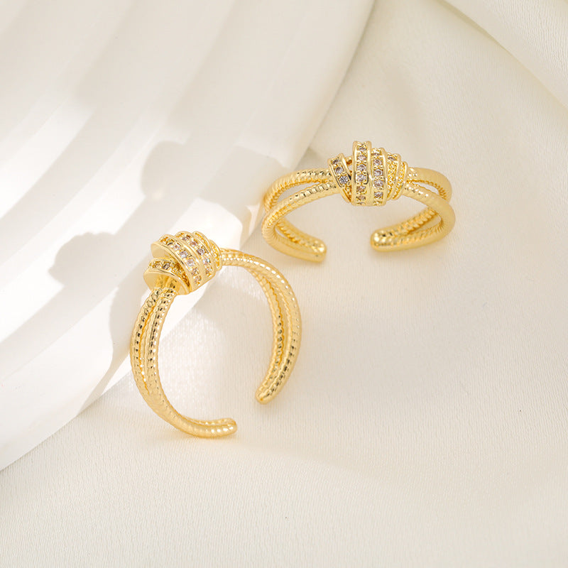Bague pour femme au design multicouche artistique avec zircones