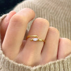 Bague ouverte élégante pour femme avec pierre délicate