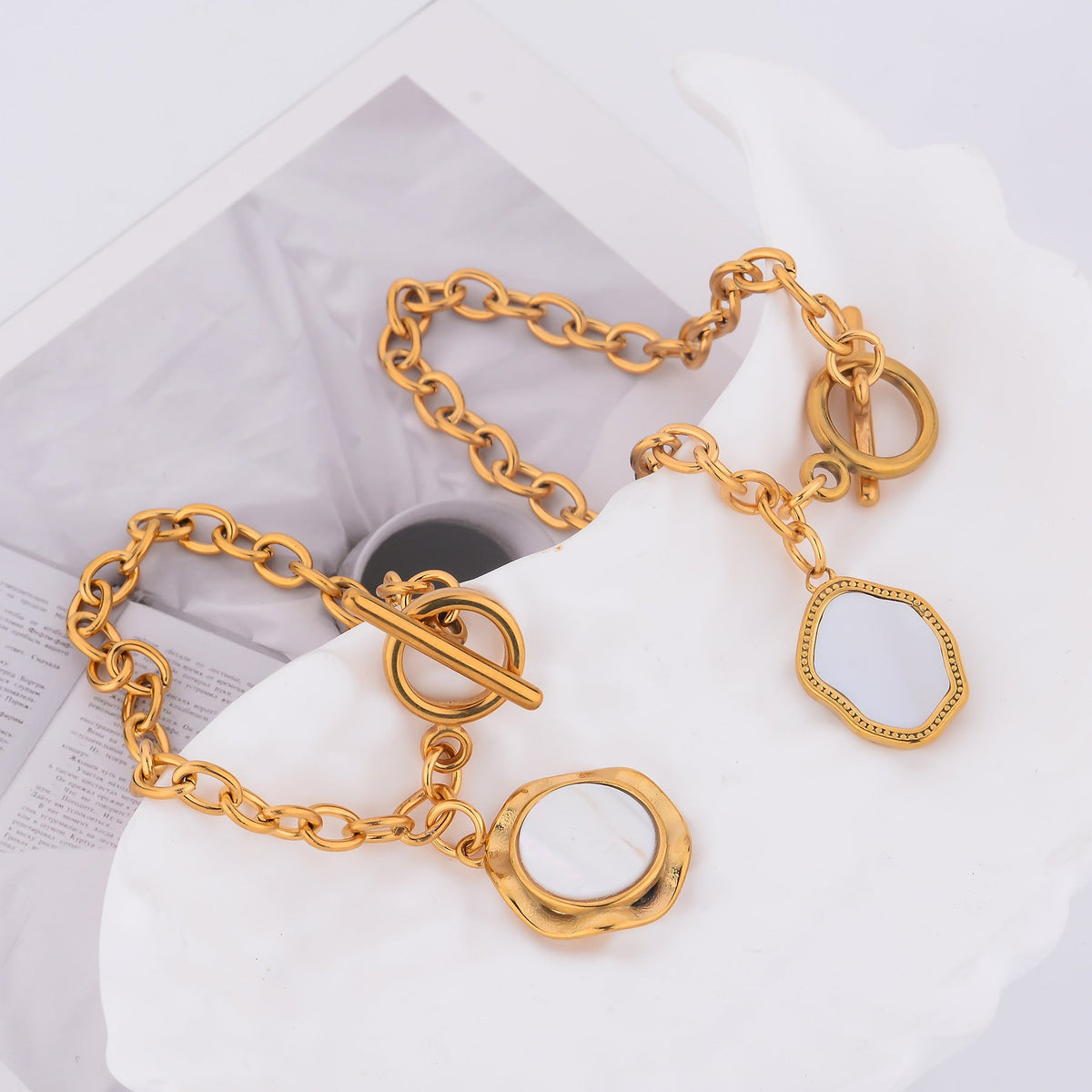 Bracelet de luxe pour femmes avec médaillon élégant