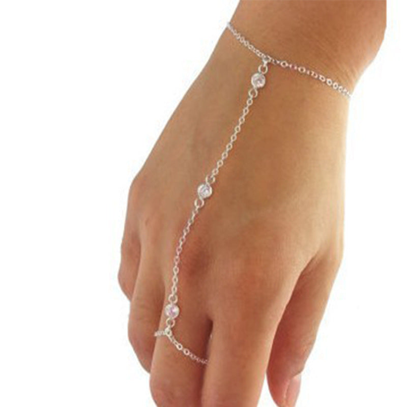 Collier délicat à pendentif cristal