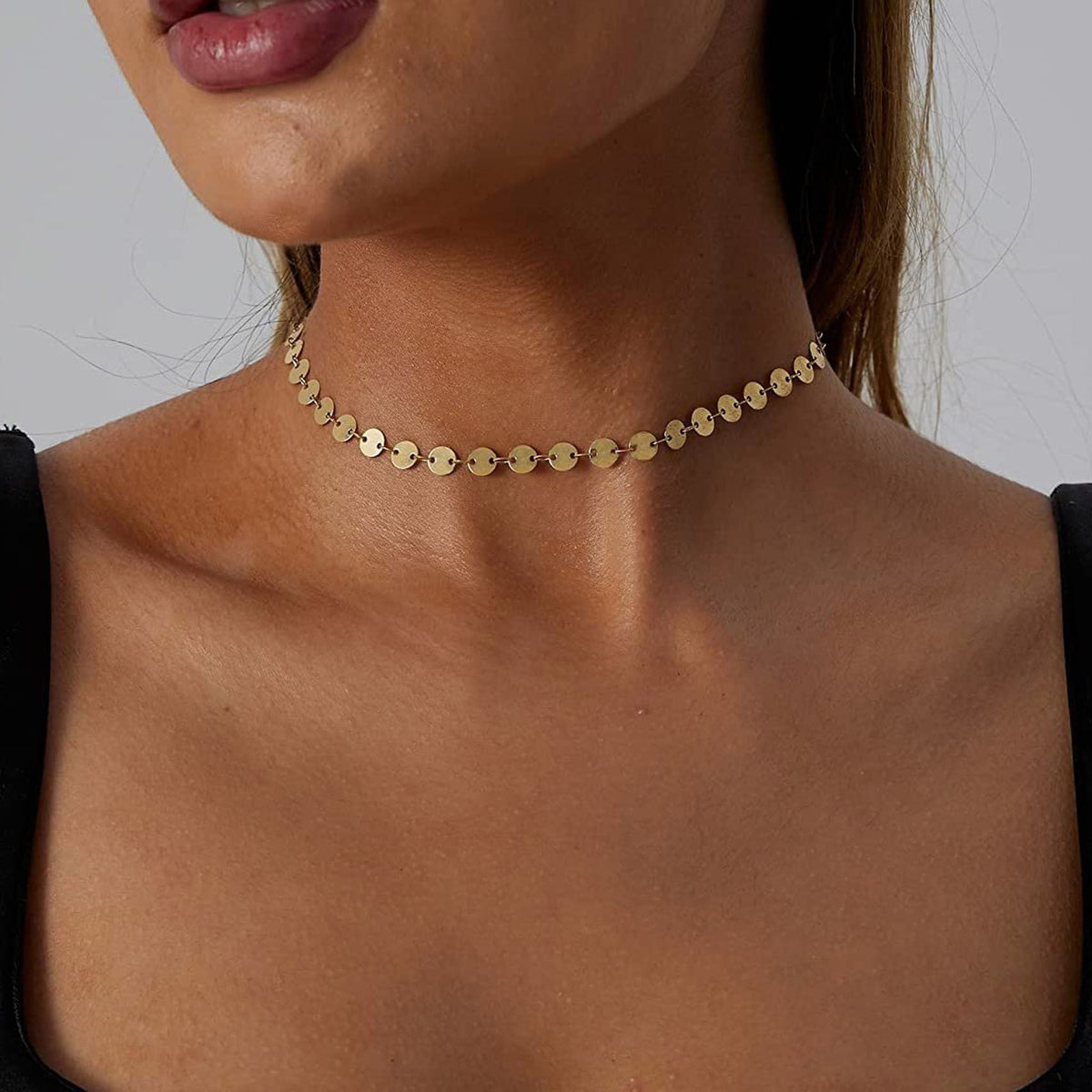 Collier ras-du-cou élégant