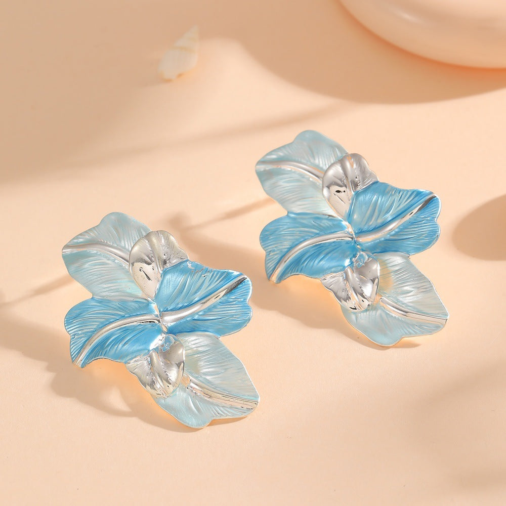 Clips d'oreilles pour femme au design élégant d'orchidée