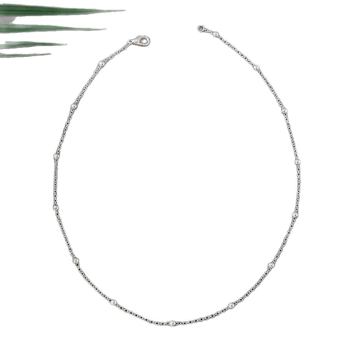 Collier chaîne délicat à perles argenté