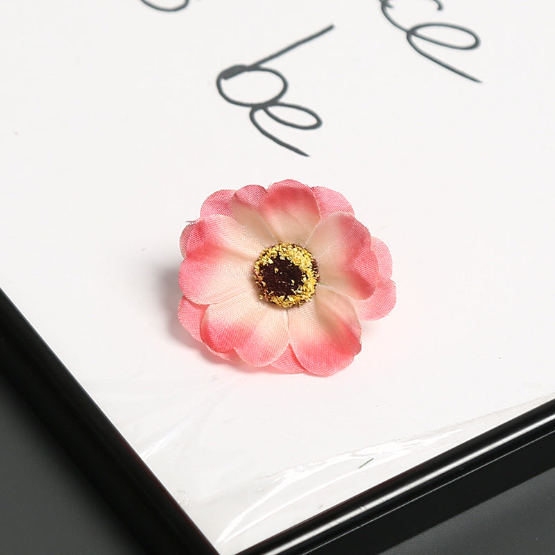 Broche fleur décorative