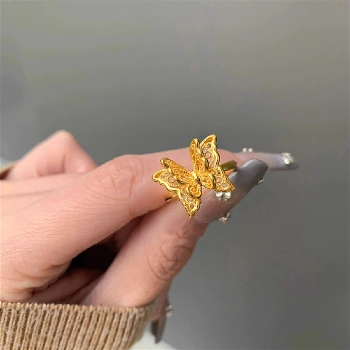 Bague papillon délicate pour femme avec détails fins