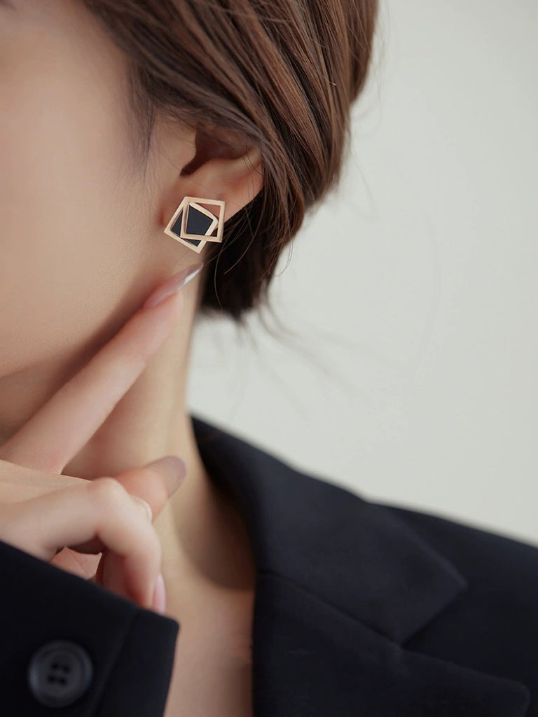 Boucles d'oreilles géométriques superposées pour femme