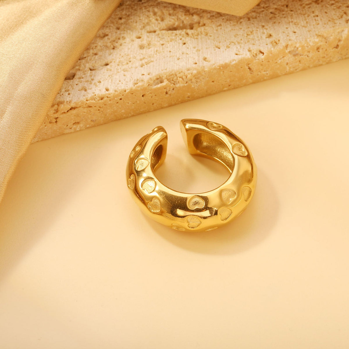 Boucles d'oreilles pendantes pour femme motif cœur doré