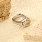 Bague tendance pour femme en acier inoxydable au design incurvé