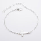 Bracelet minimaliste avec breloque croix