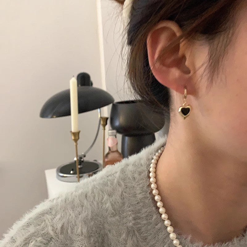 Boucles d'oreilles pendantes pour femme avec cœur et pierre noire
