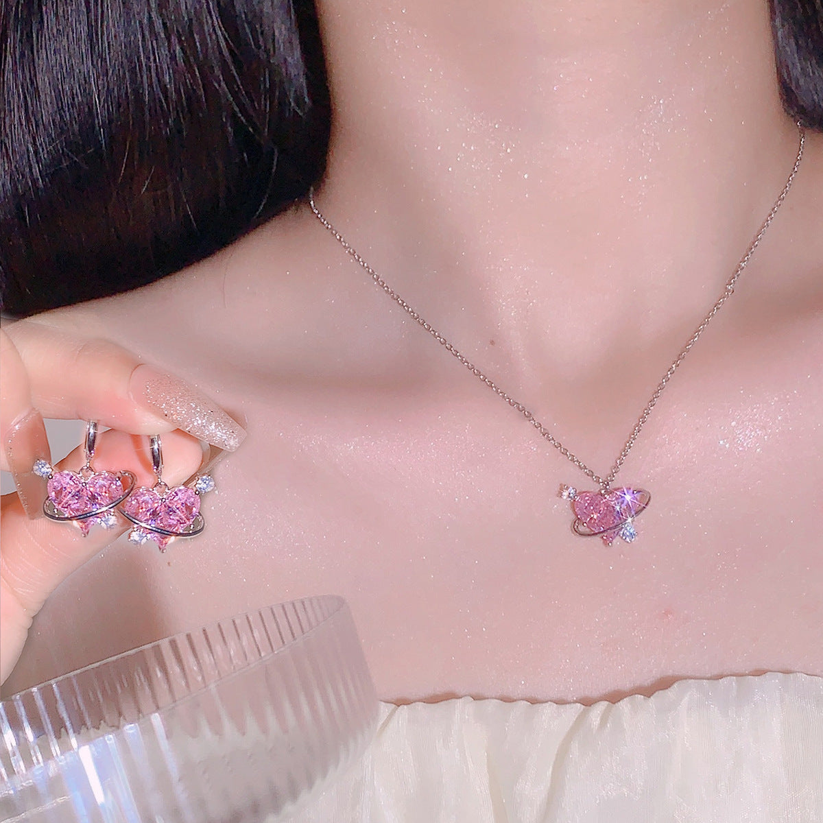 Boucles d'oreilles cœur étincelantes avec pierres de zircone