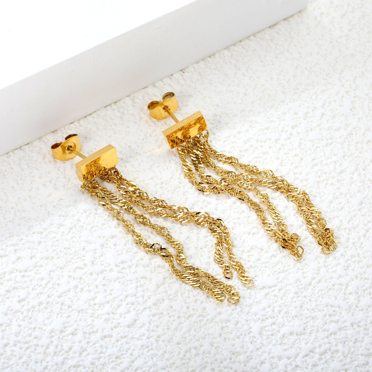 Boucles d'oreilles pendantes avec chaînes et cristal