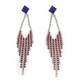 Boucles d'oreilles statement étincelantes avec longs pompons en strass