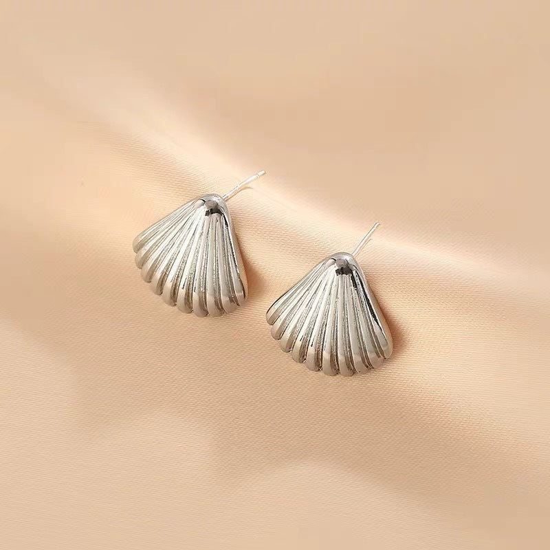 Boucles d'oreilles pendantes sculpturales inspirées des coquillages pour femme