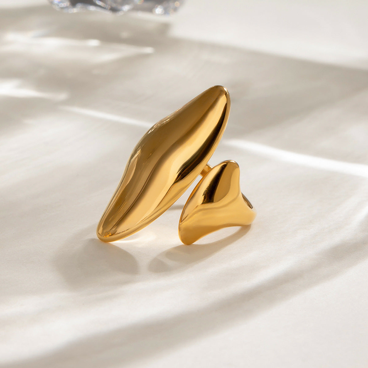Bague élégante pour femme en acier inoxydable hypoallergénique et résistant à l'eau